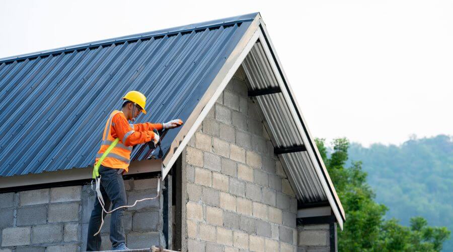 Professional gutter cleaning in Agoura Hills, CA